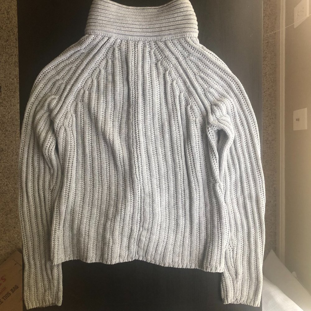 Banana Republic Chunk Gray Sweater - Picture 3 of 8